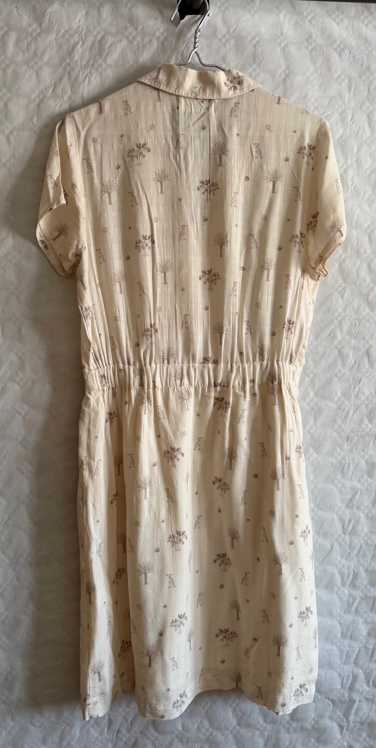 Vestido camisero beige estampado palmeras