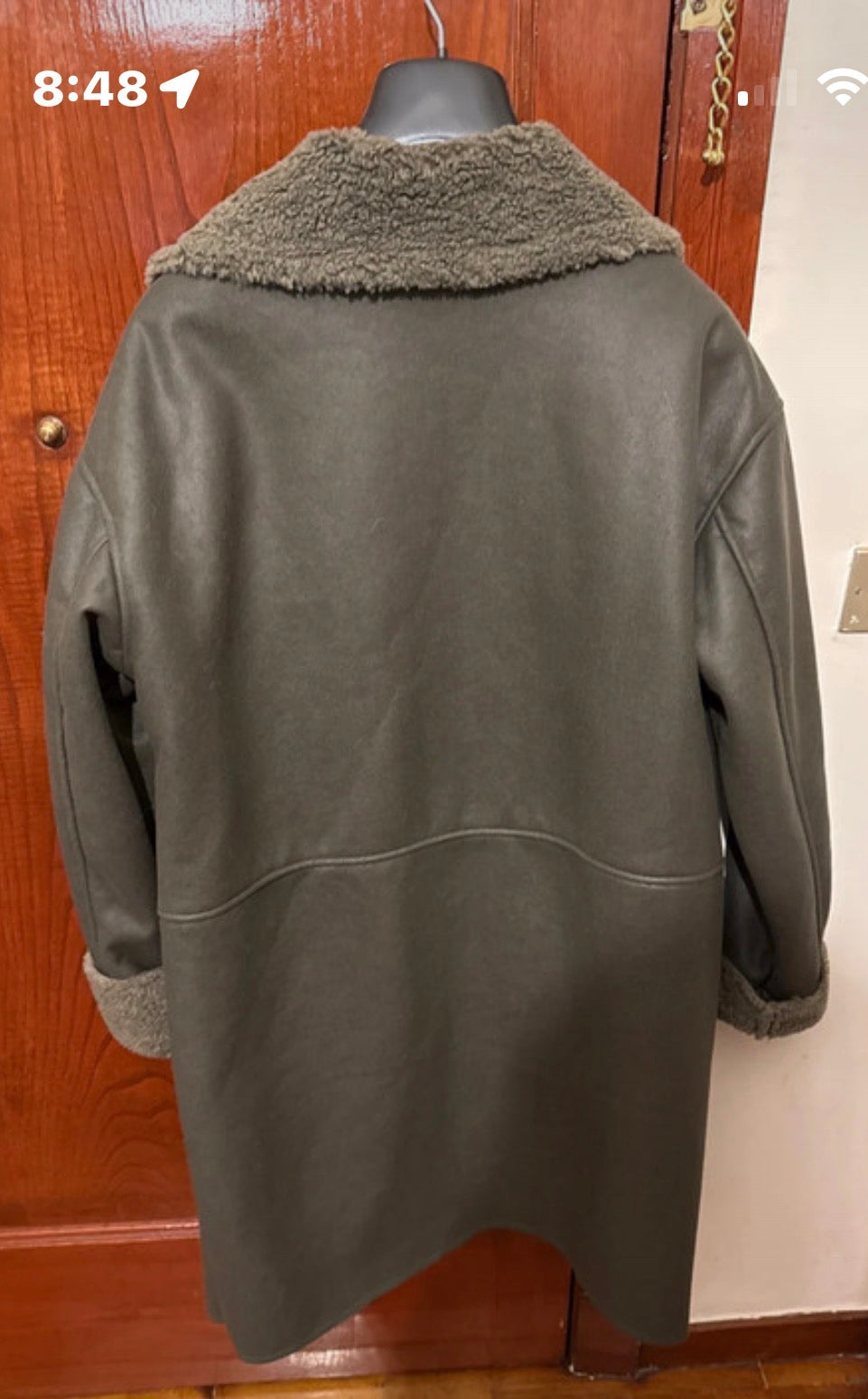 Abrigo kaki usado dos veces