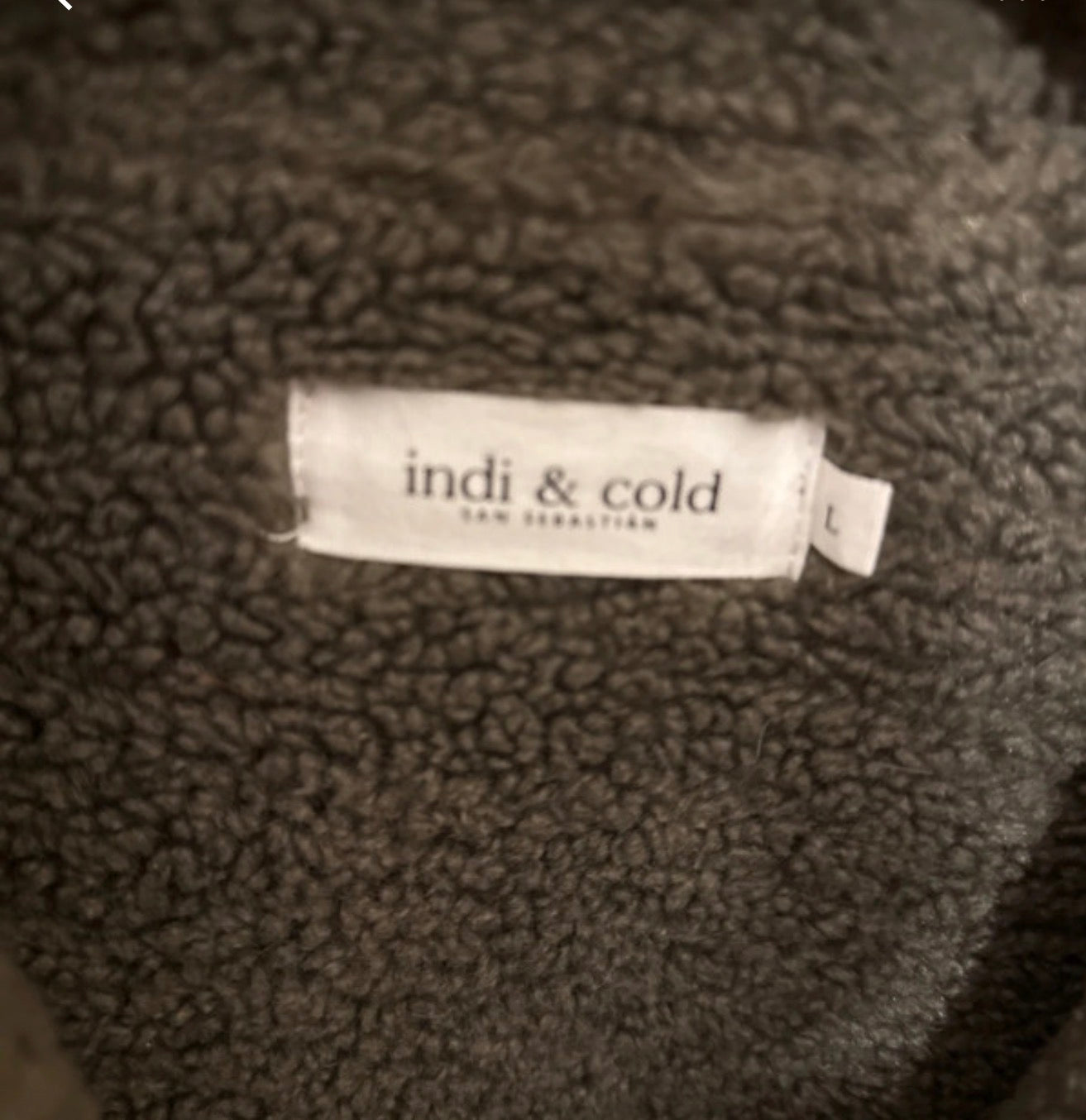 Abrigo kaki usado dos veces