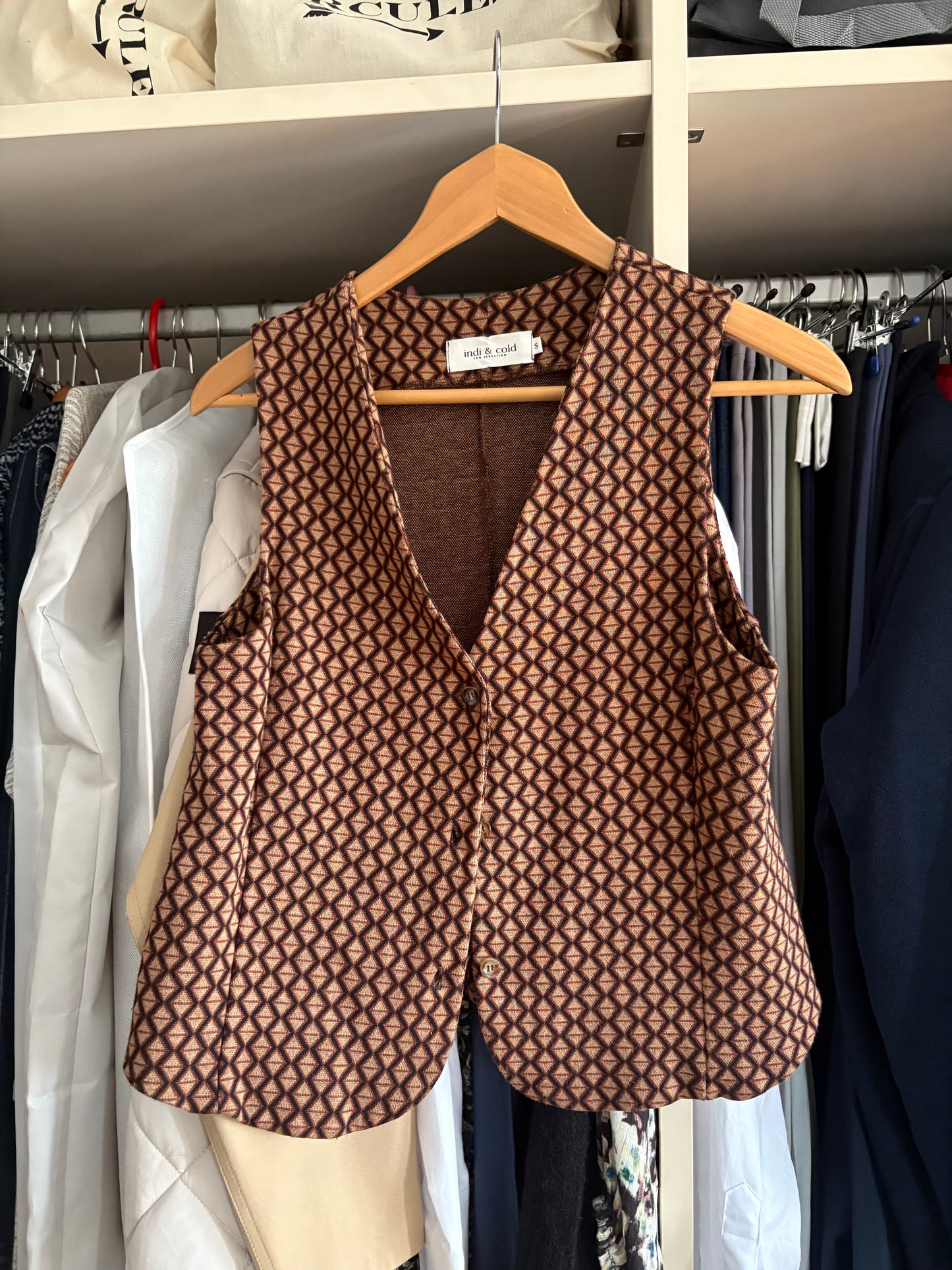 JACQUARD KNITTED VEST