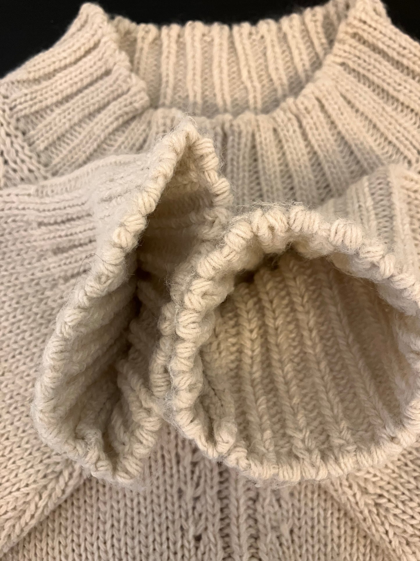 Jersey lana calados cuello chimenea blanco roto