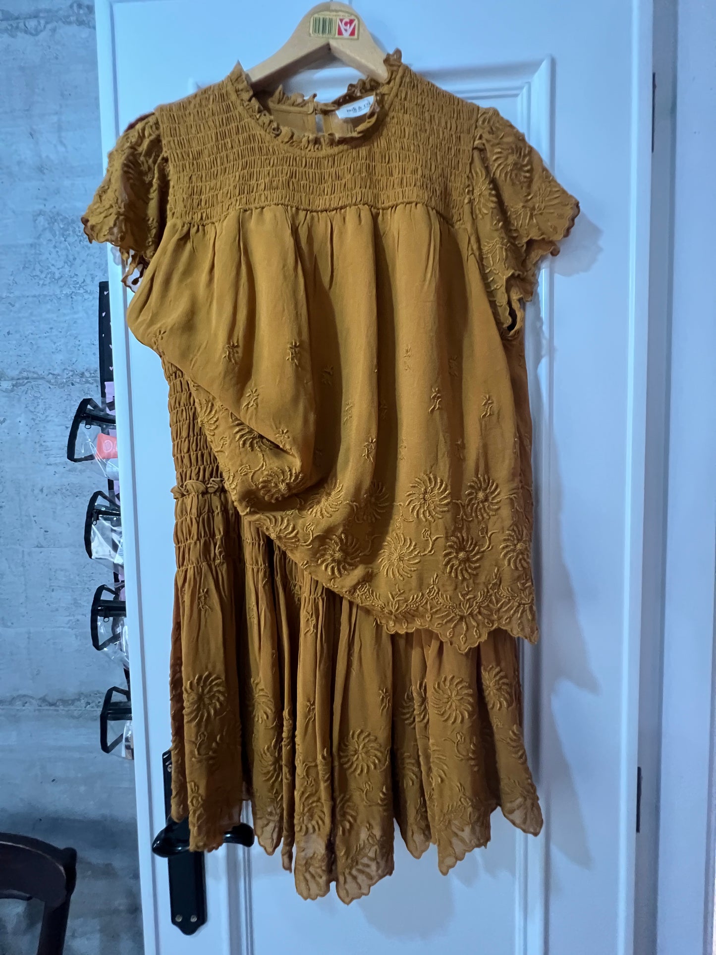 Embroidered skirt