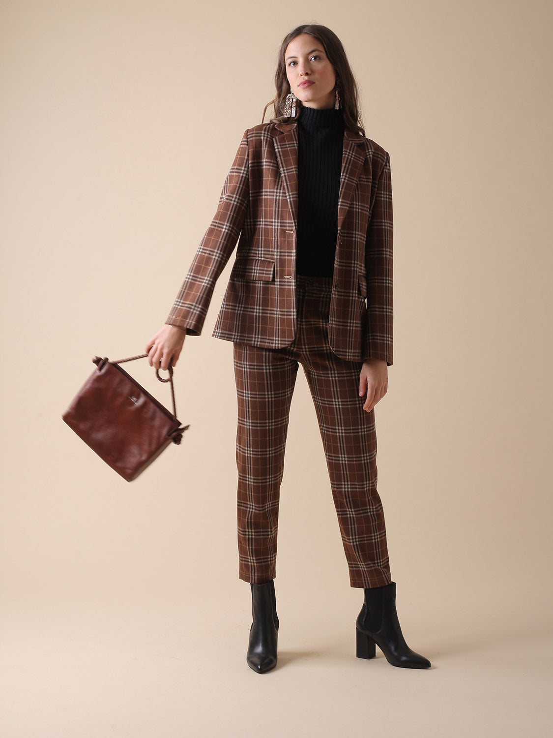 BOLSO NAPA BANDOLERA CON ASA TRENZADA