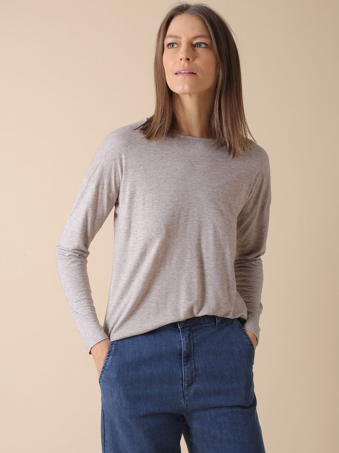 CAMISETA CUELLO PICO EN PUNTO MELANGE