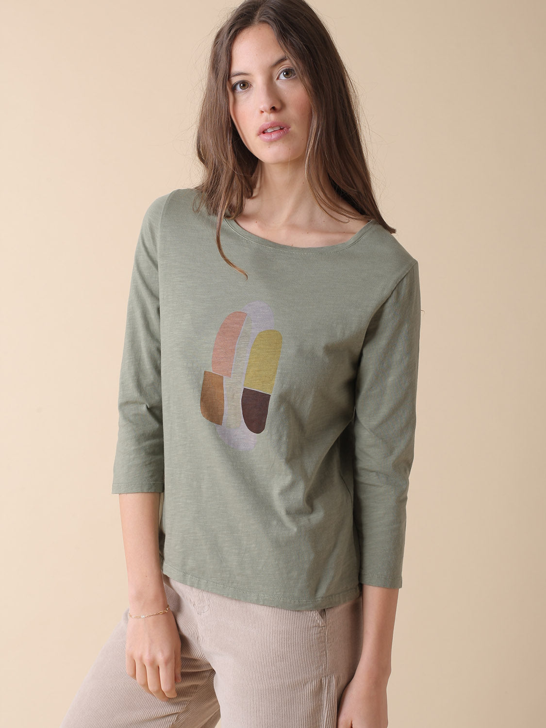 CAMISETA CON ESTAMPADO POSICIONAL