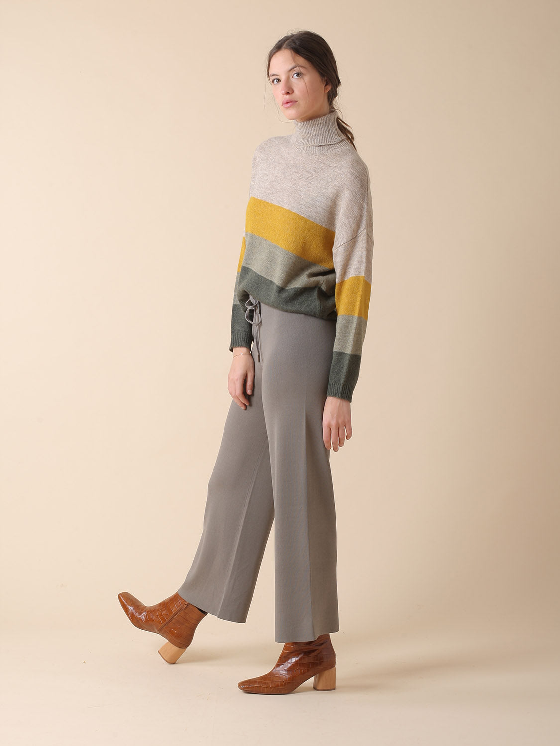 JERSEY DE RAYAS OVERSIZE CON CUELLO ALTO