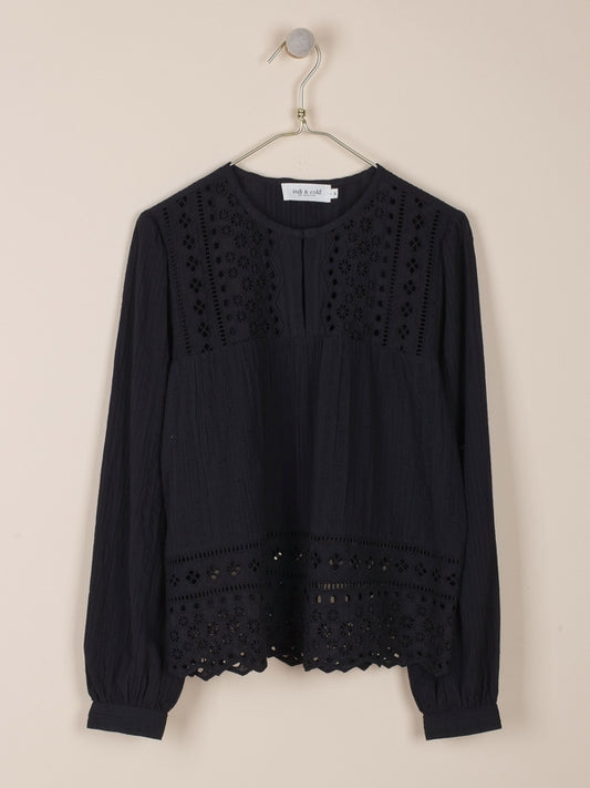 BLUSA ROMÁNTICA CON ABERTURA Y VAINICAS