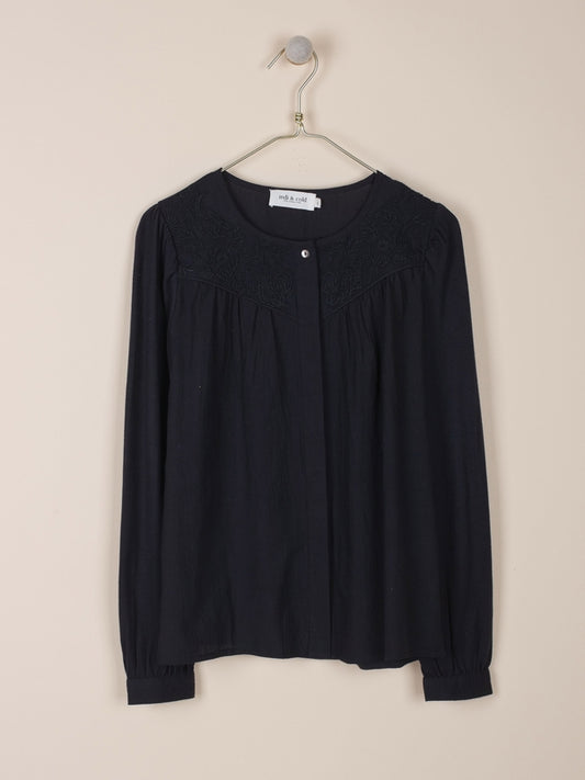 CAMISA COMBINADA CON BORDADOS