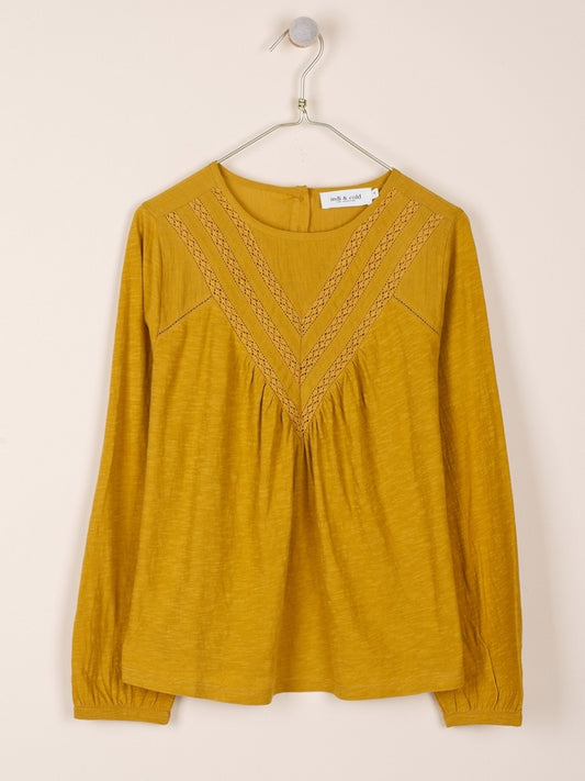 CAMISETA CON BORDADOS AL TONO