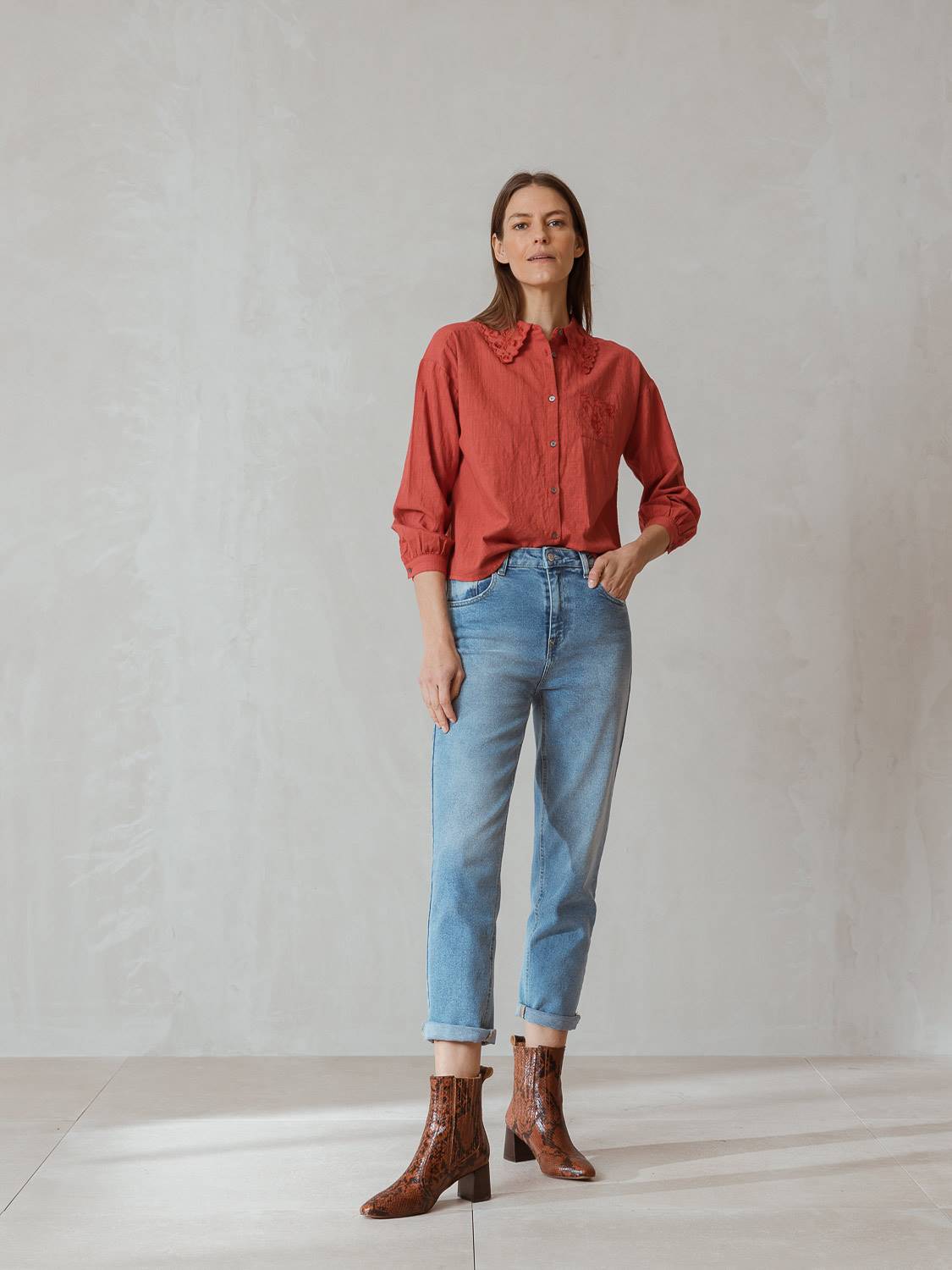 CAMISA CUELLO BORDADO
