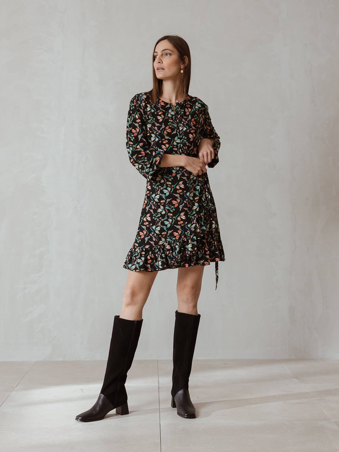 VESTIDO CORTO HOJAS