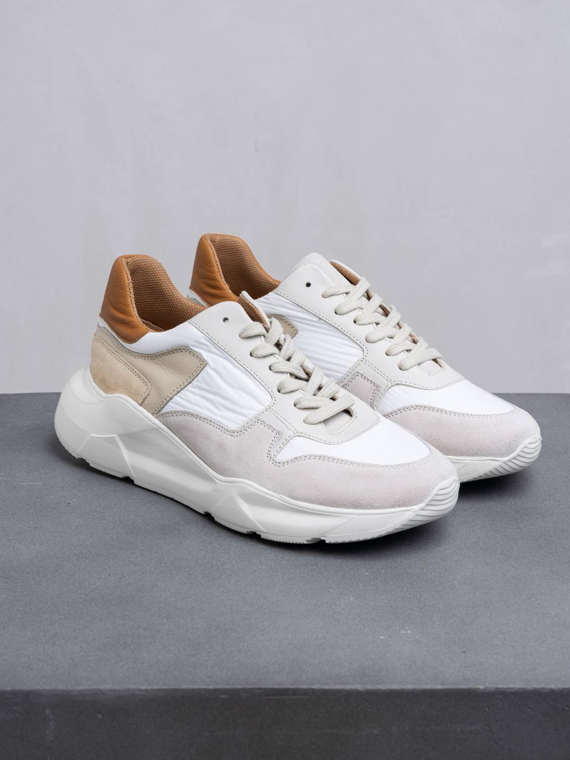 ZAPATILLAS PIEL COMBINADA.