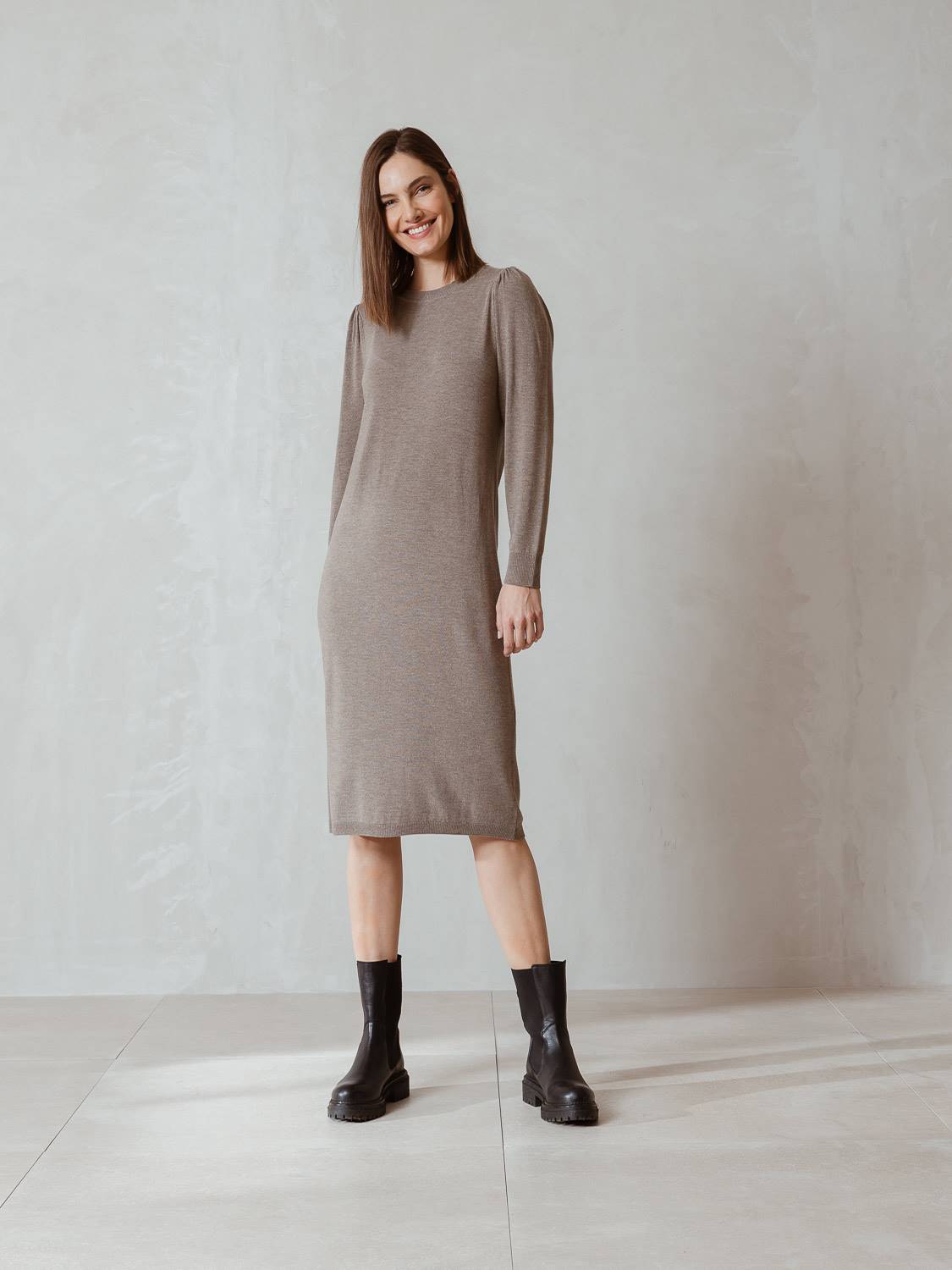 VESTIDO CORTO LISO