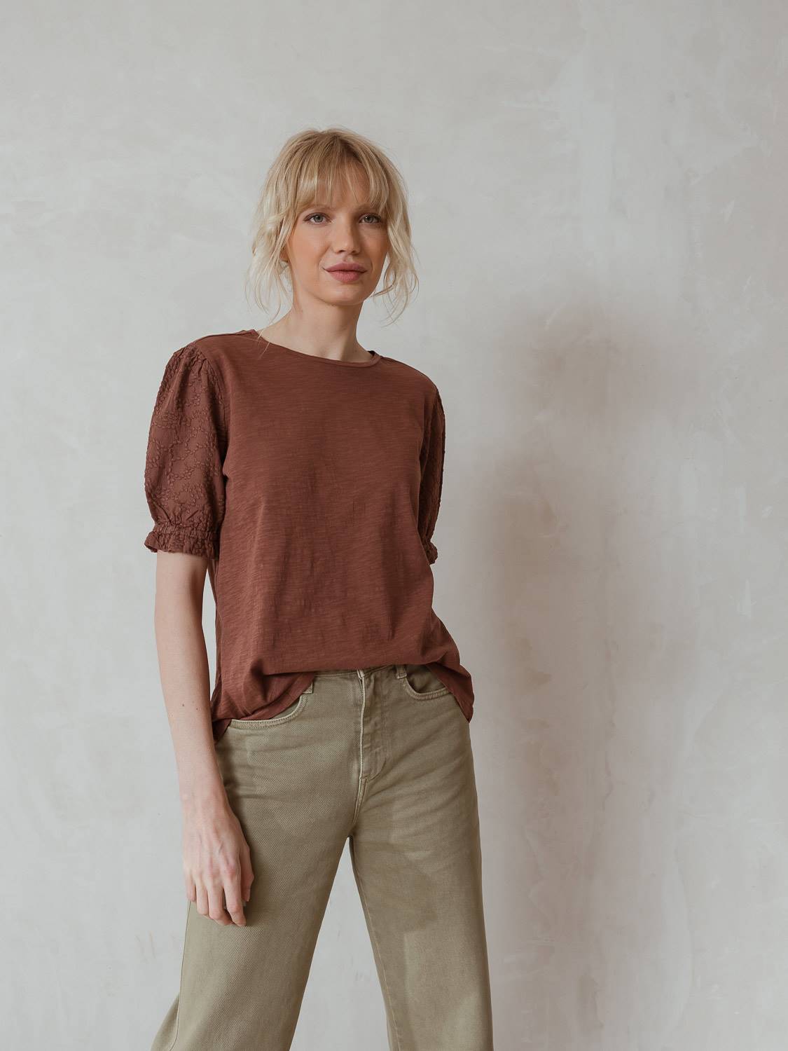 CAMISETA ALGODÓN BORDADO