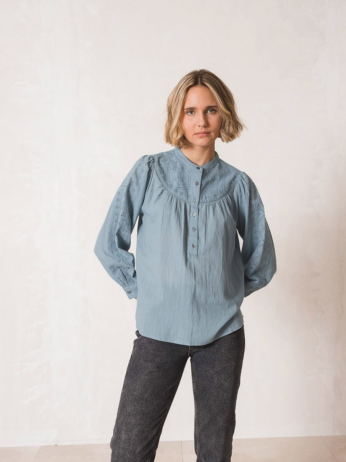 BLUSA ALGODÓN BORDADOS