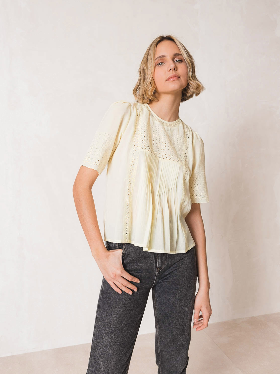 BLUSA ROMÁNTICA BORDADOS