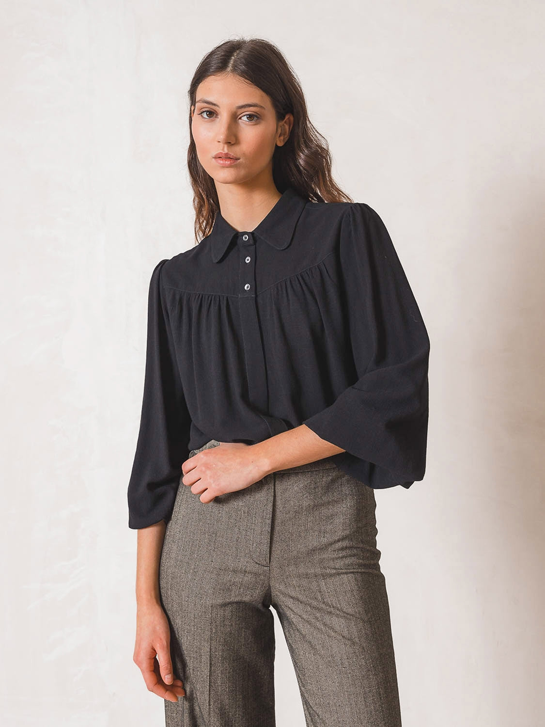 CAMISA LISA ROMÁNTICA
