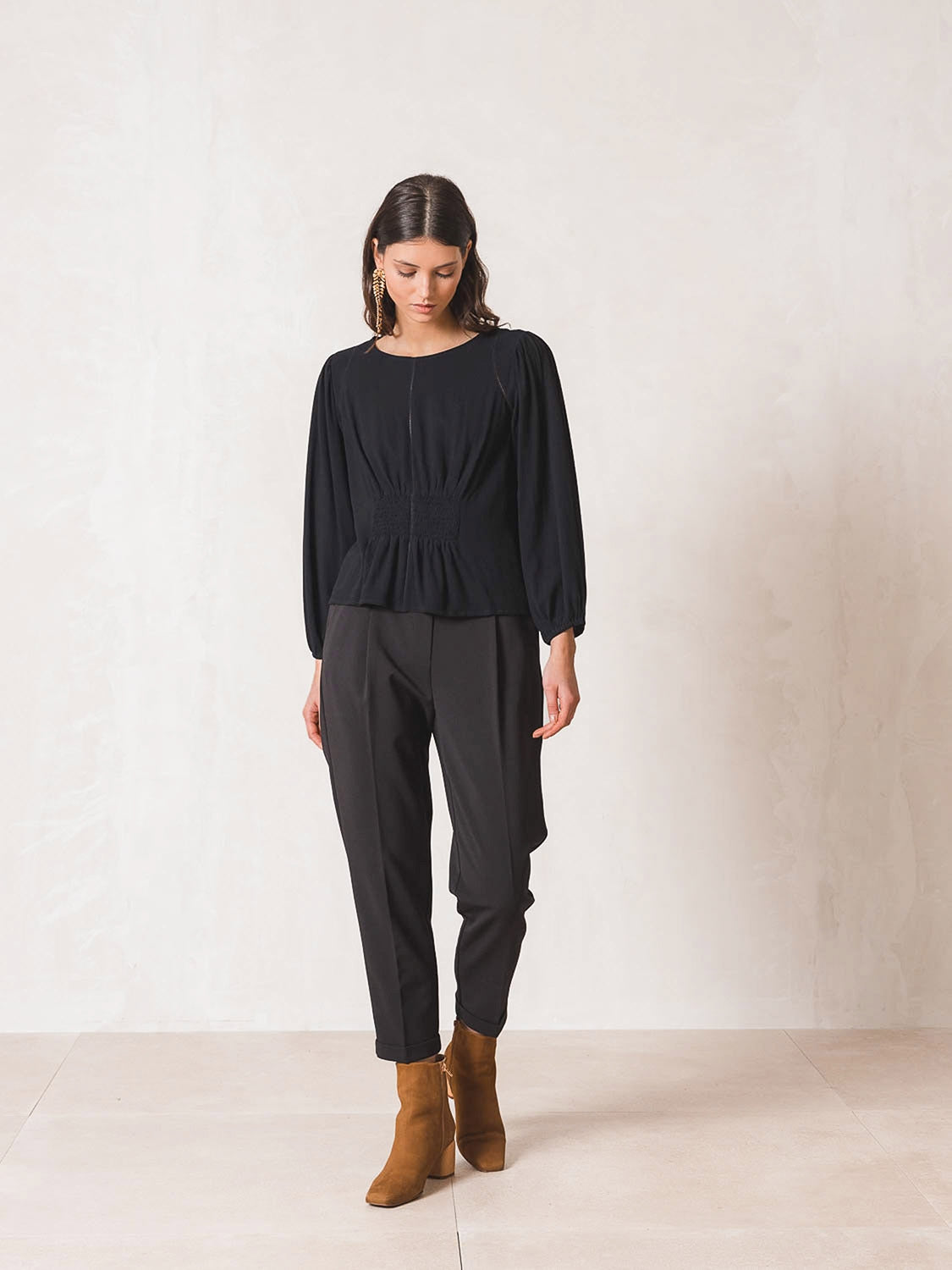 BLUSA LISA ROMÁNTICA