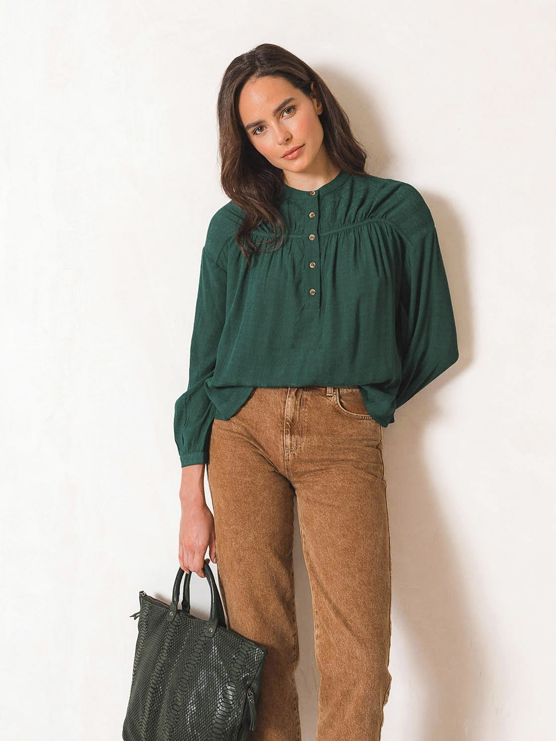 BLUSA DETALLES FRUNCIDOS