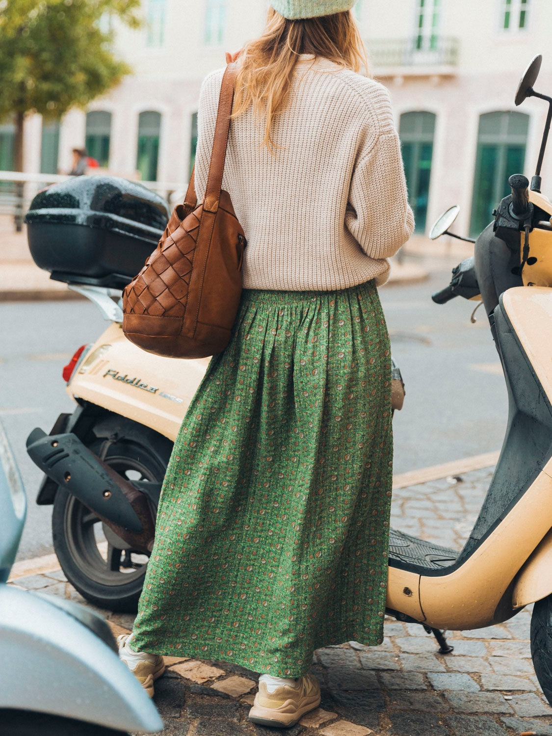 FALDA MIDI ENGOMADA