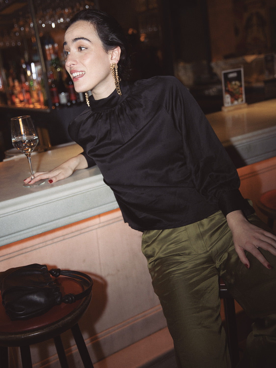 BLOUSE AVEC NOUAGE AU COU
