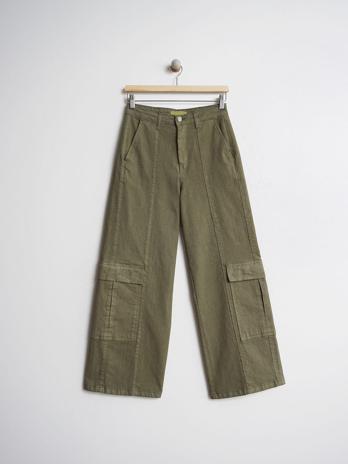 PANTALÓN CARGO TIRO ALTO