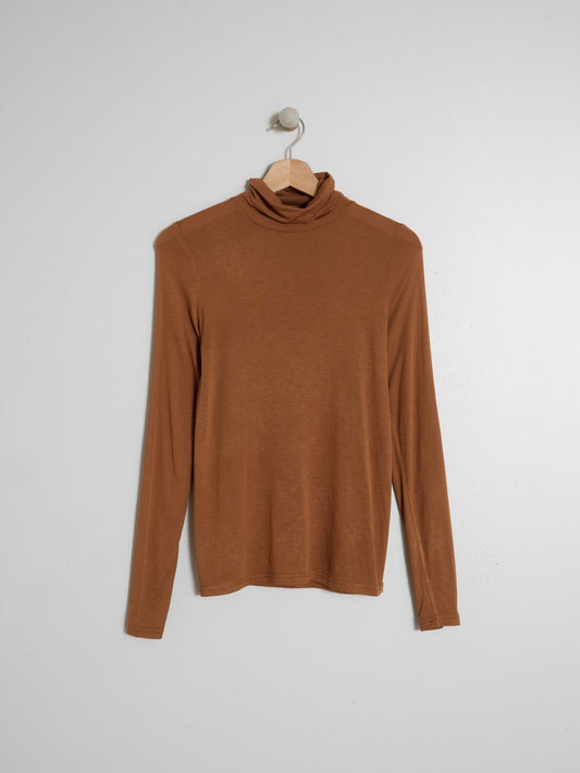 CAMISETA CUELLO VUELTO