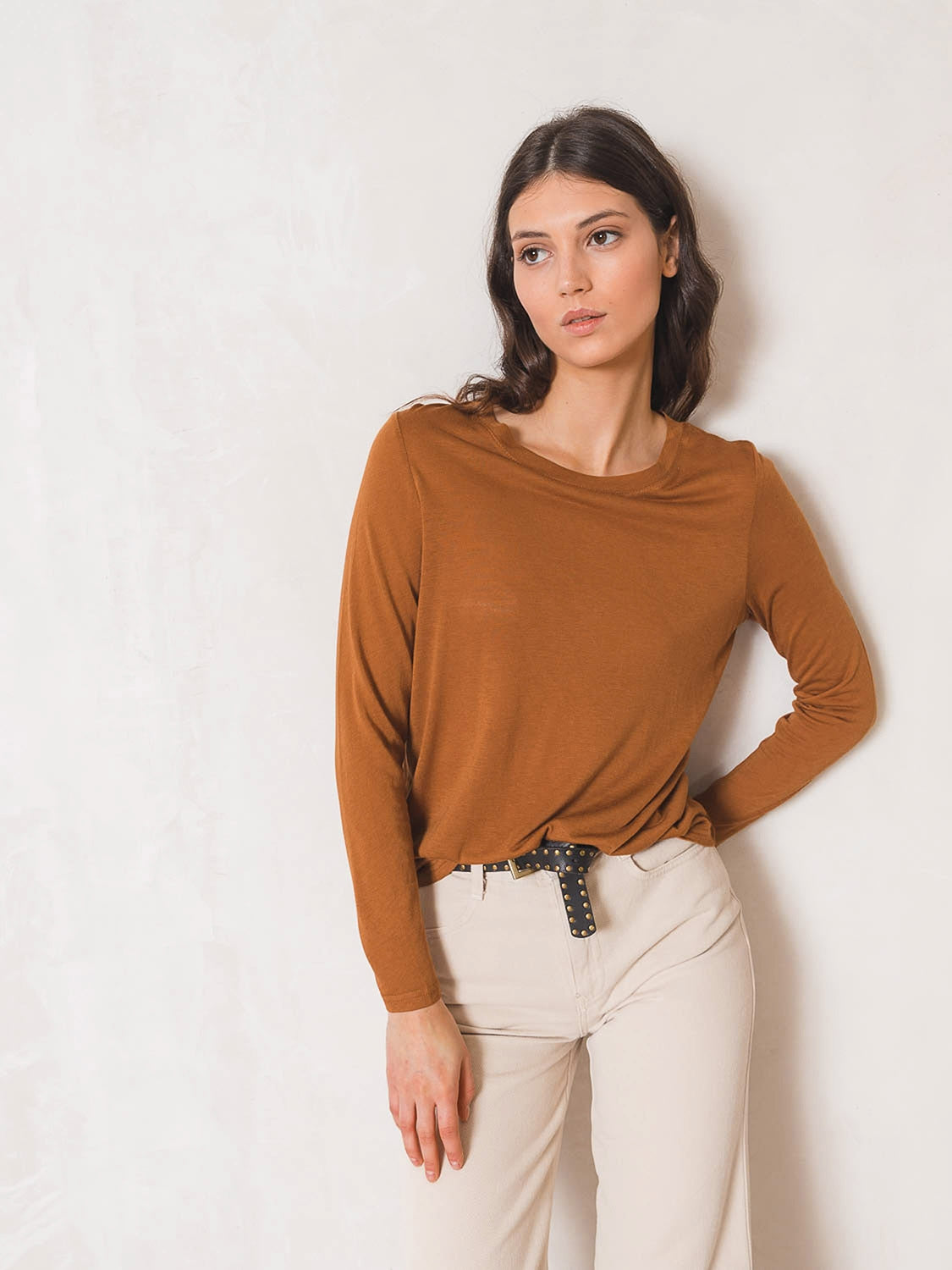 CAMISETA BÁSICA CUELLO