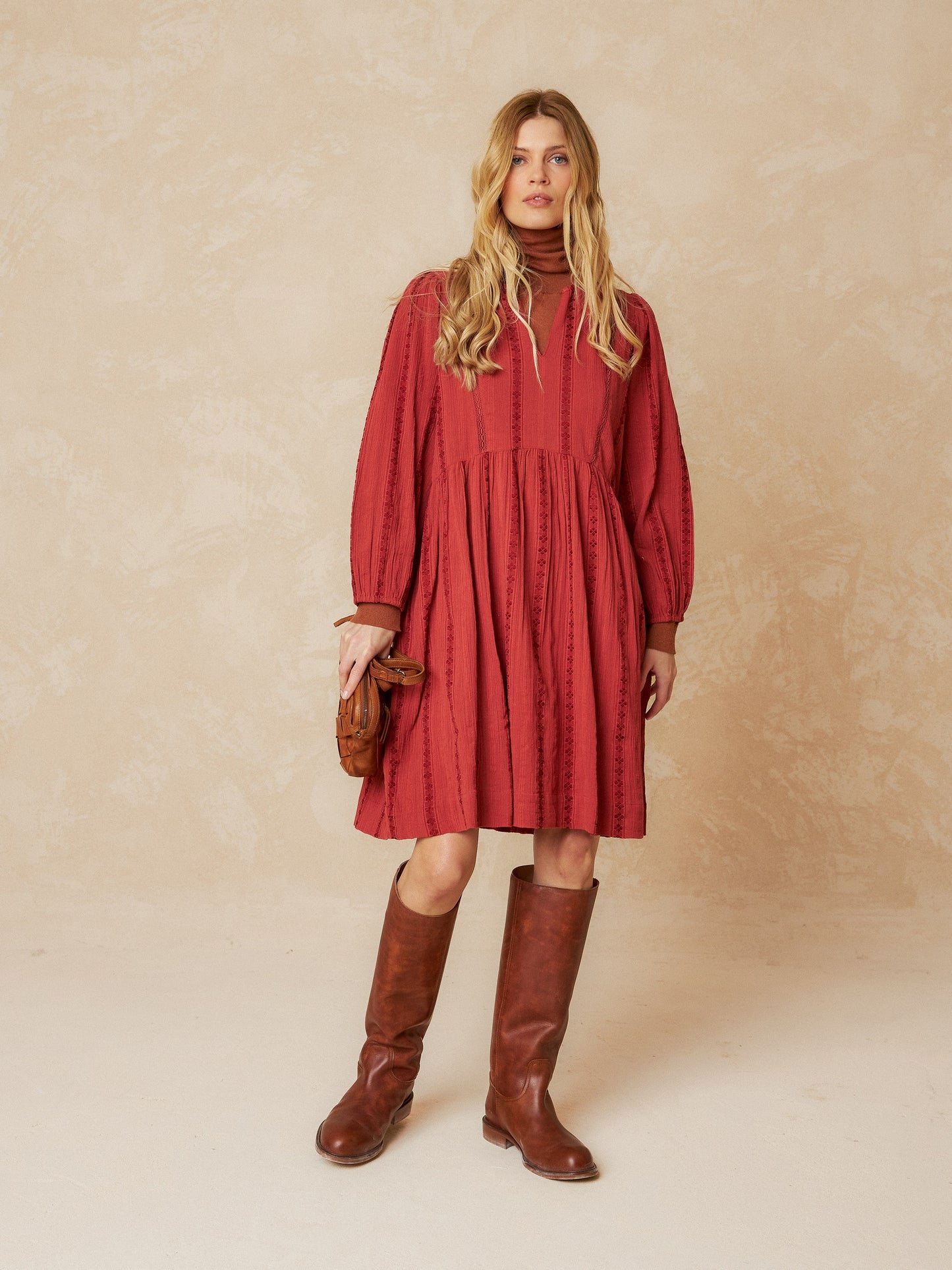 VESTIDO CORTO JAQUARD