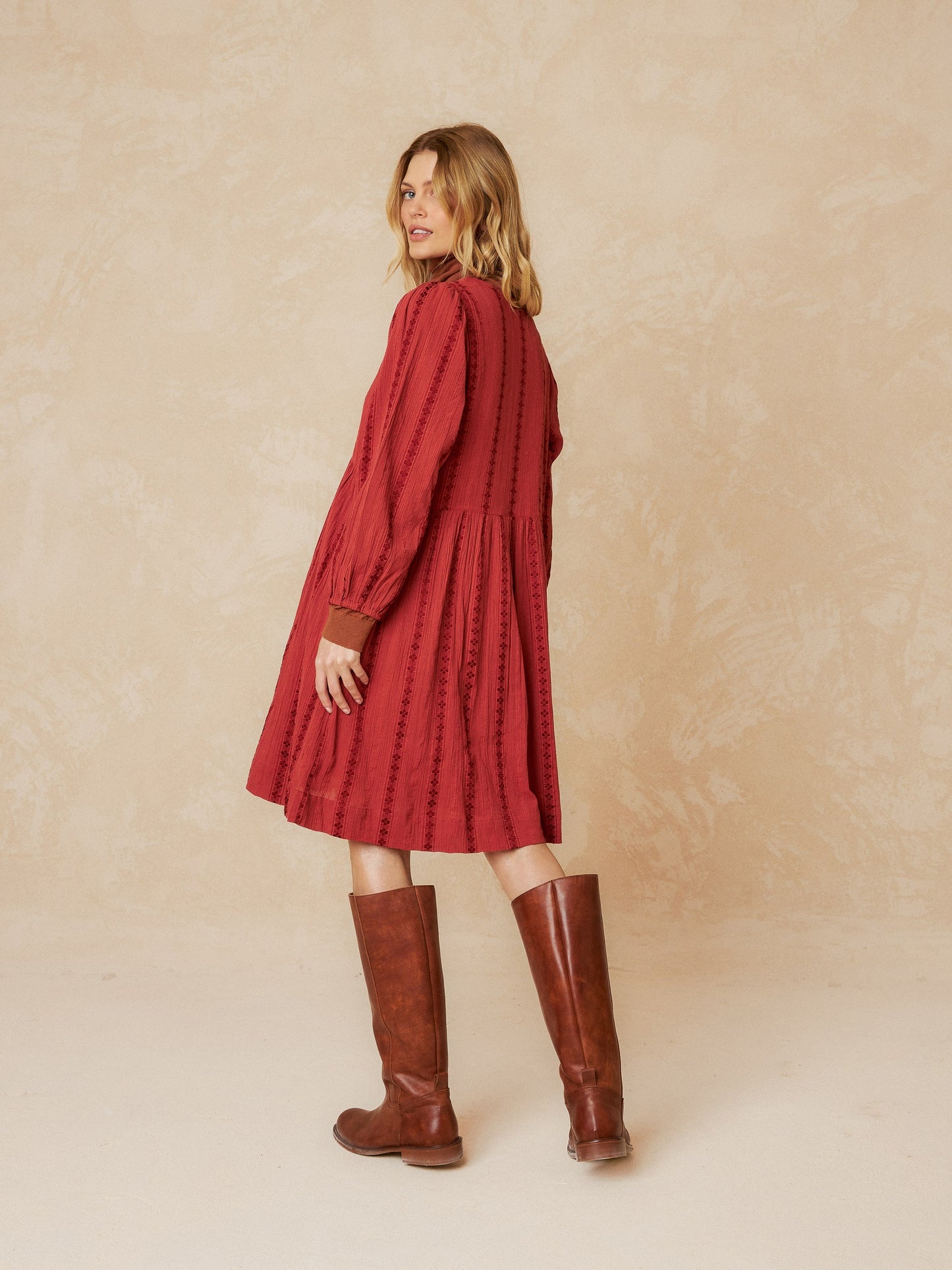 VESTIDO CORTO JAQUARD