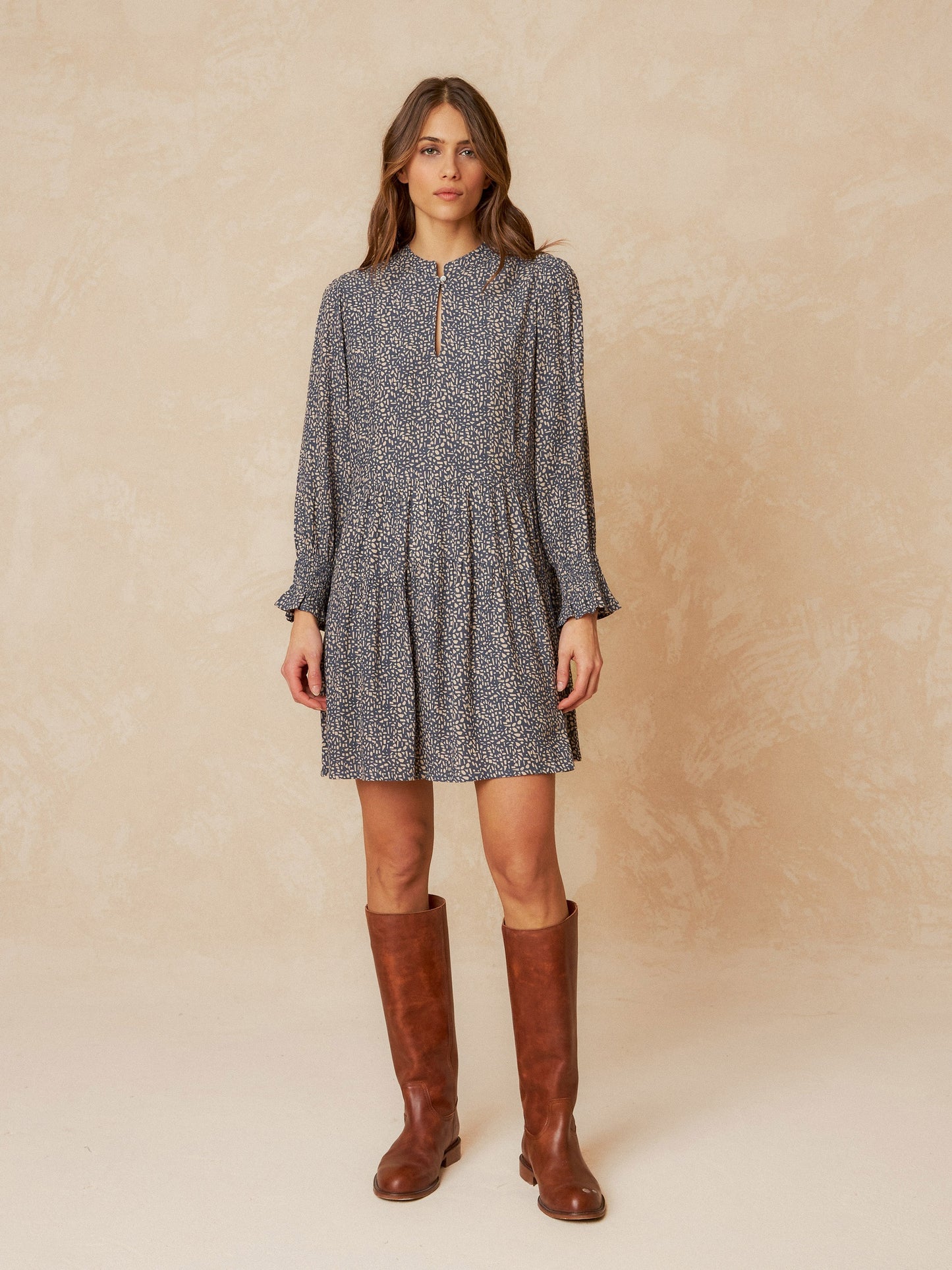 VESTIDO CORTO CREPADO