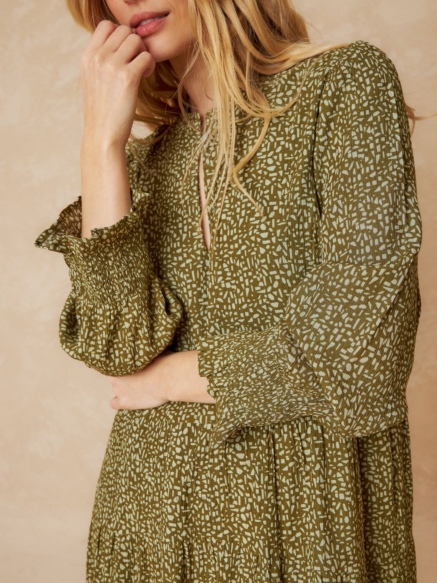 VESTIDO CORTO CREPADO