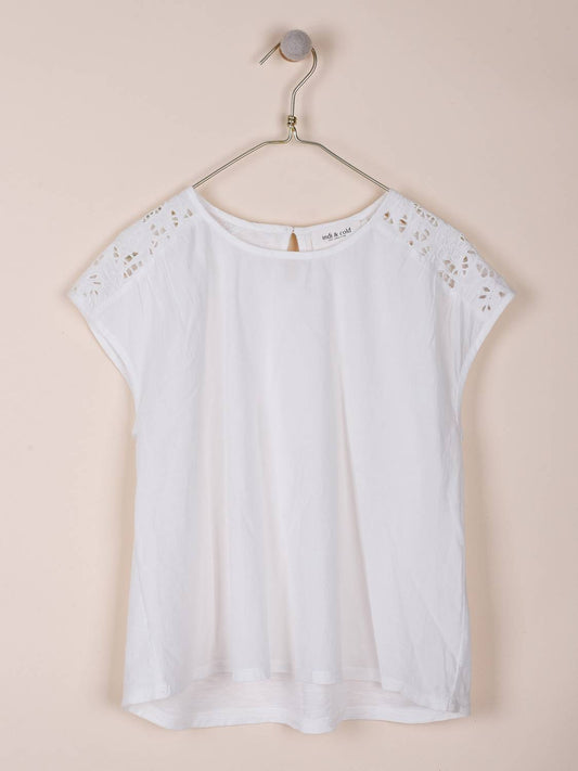 T-SHIRT AVEC DÉTAILS DÉCOUPÉS