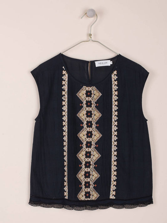 CONTRAST EMBROIDERY BLOUSE