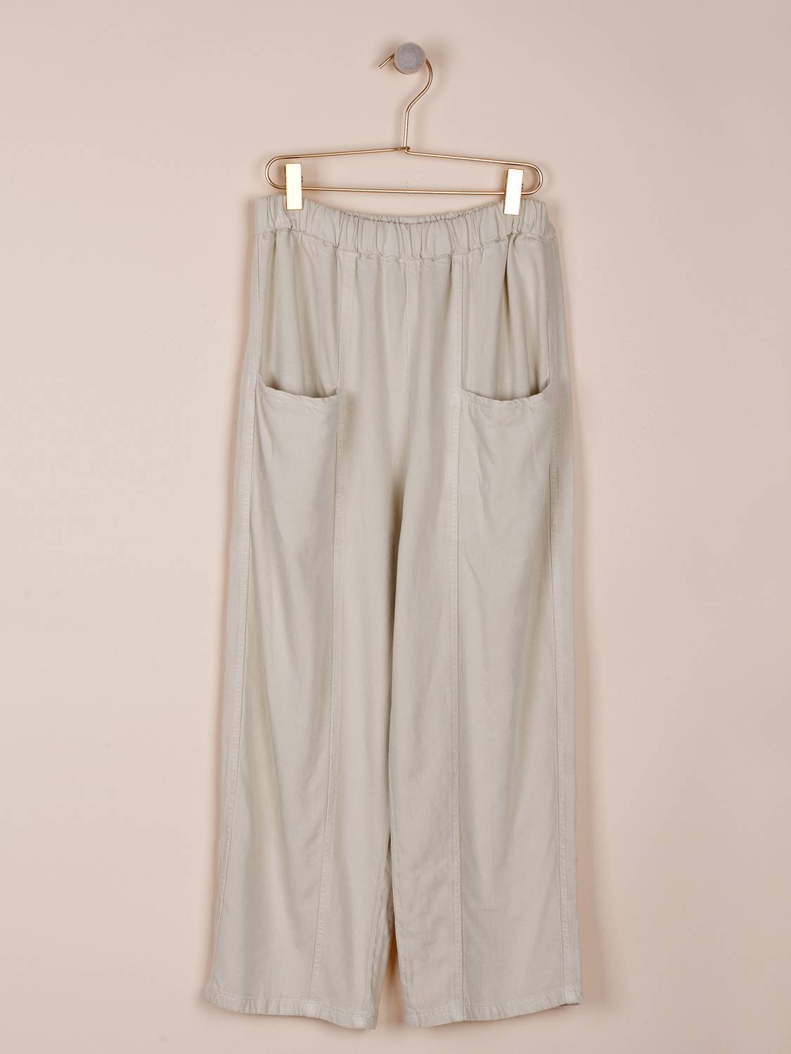 PANTALÓN CROP ENGOMADO