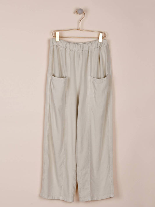 PANTALÓN CROP ENGOMADO