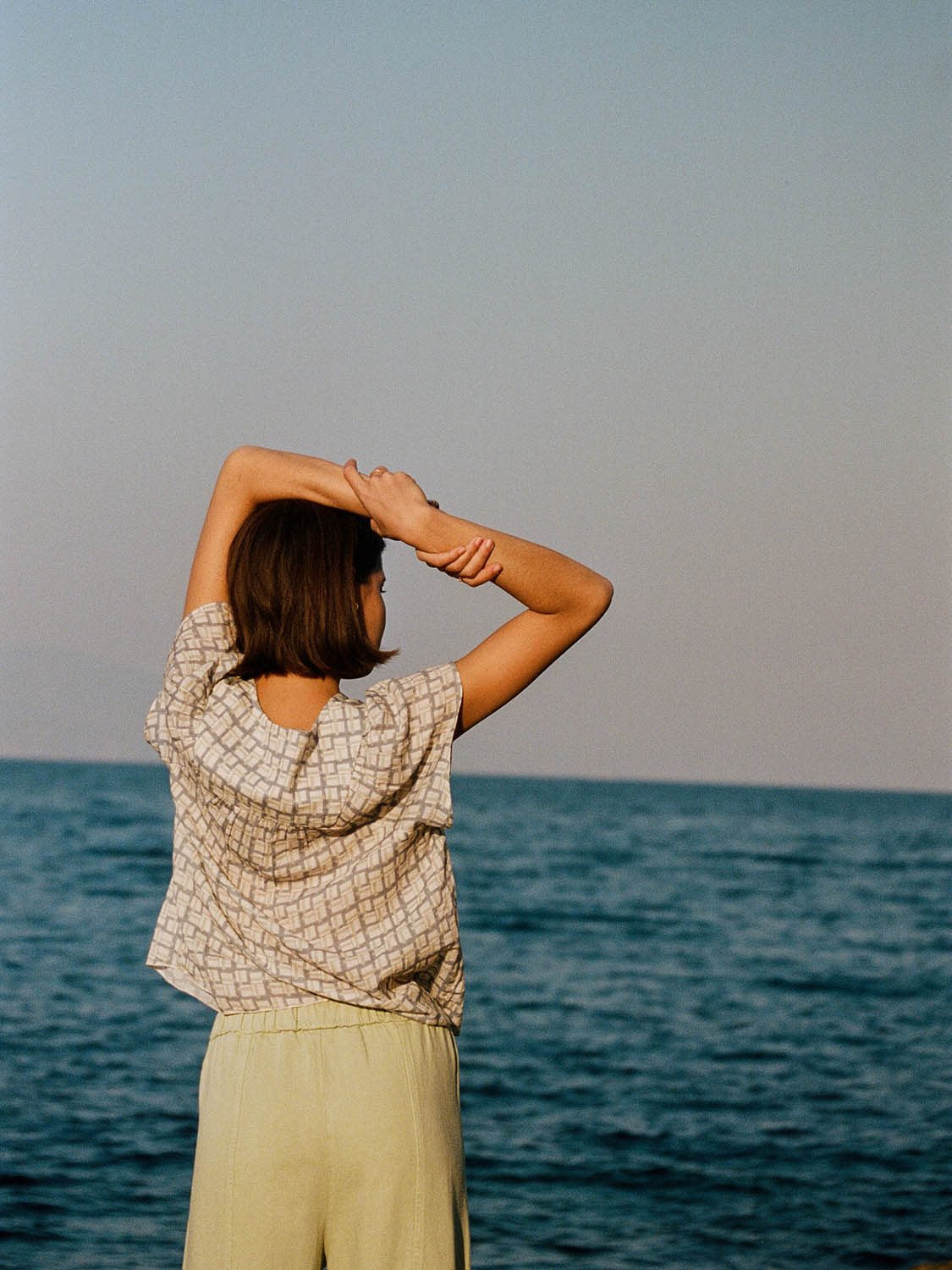 PANTALON CROP AVEC TAILLE ÉLASTIQUÉE