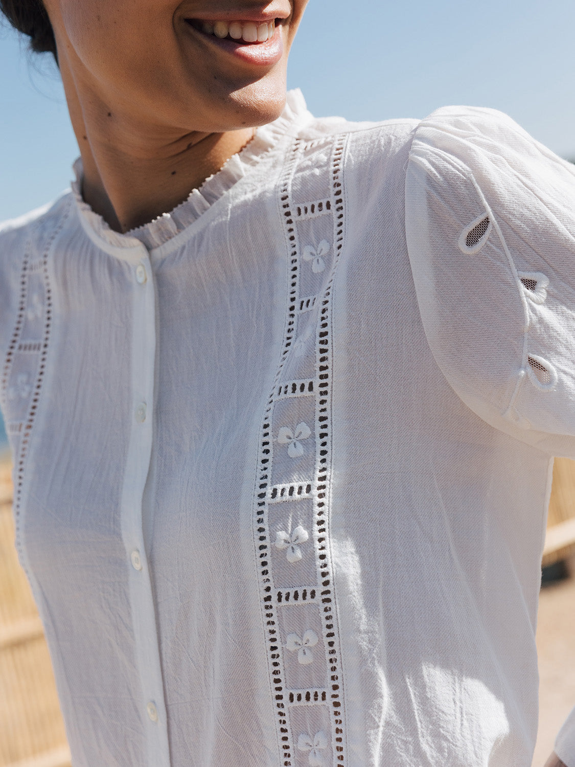CAMISA ROMÁNTICA PUNTILLAS