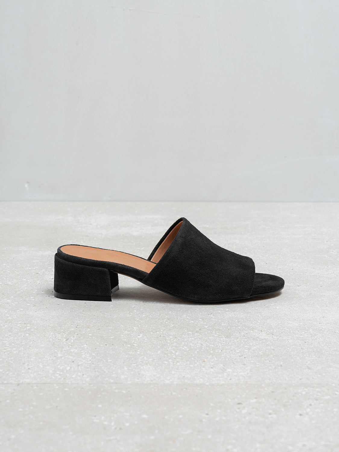 MULES PIEL TACÓN