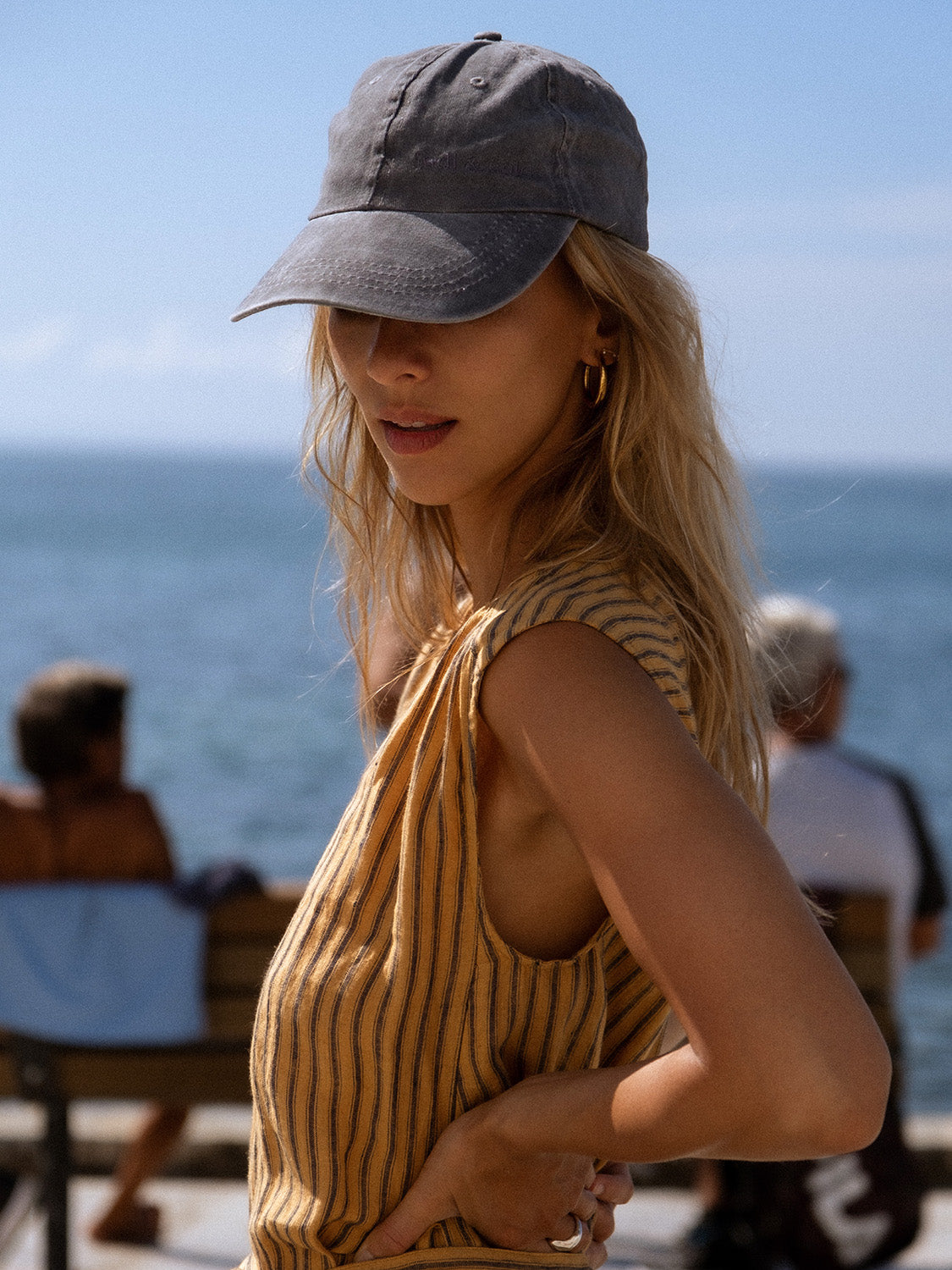 Gorra con logo bordado