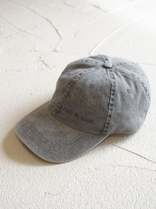 Gorra con logo bordado