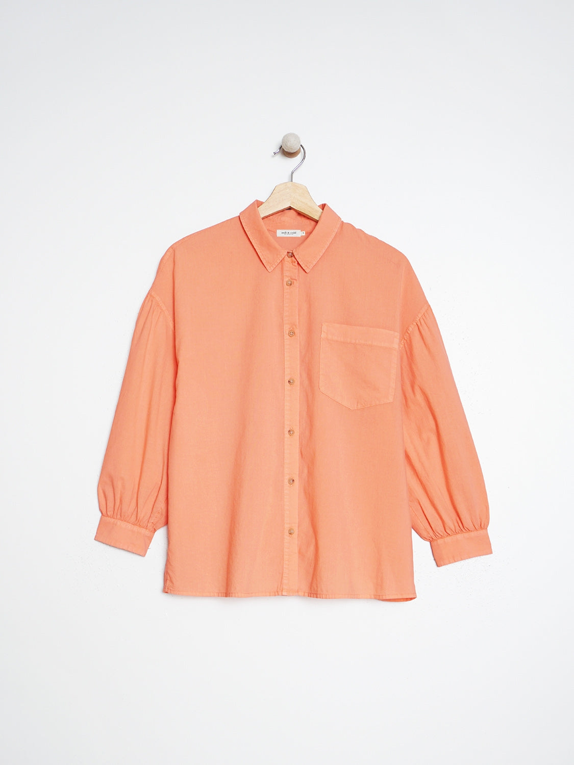CAMISA OVERSIZE ABULLONADA