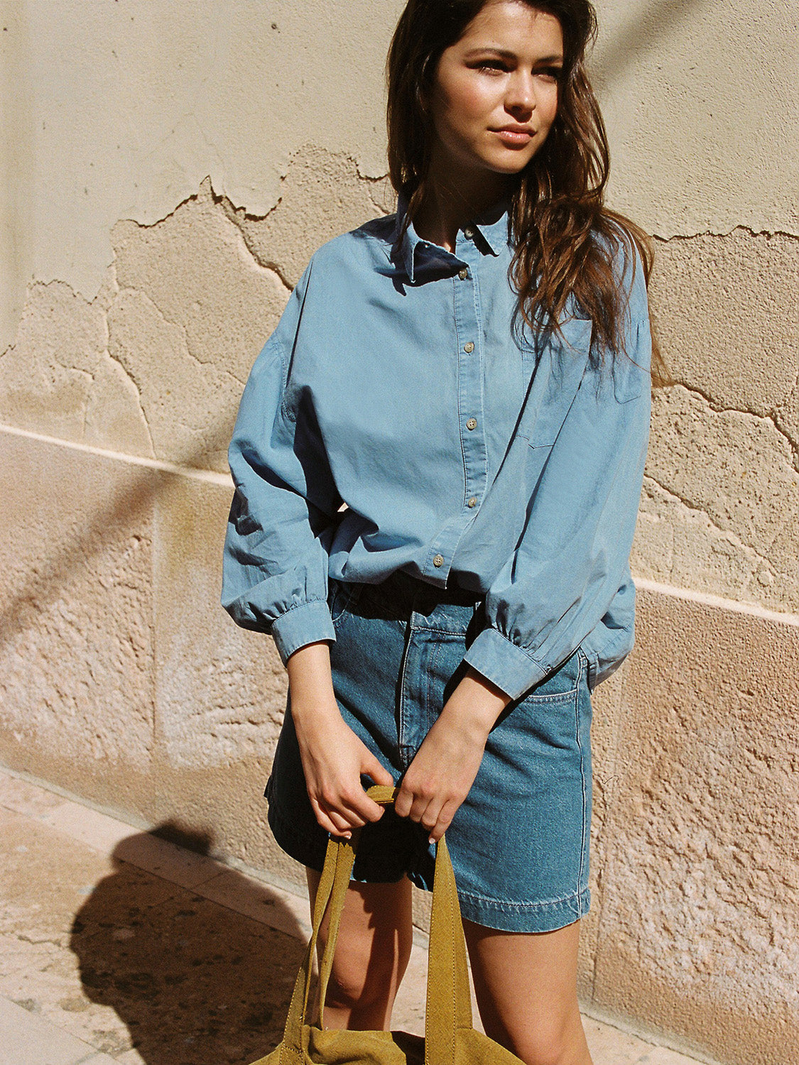 CAMISA OVERSIZE ABULLONADA