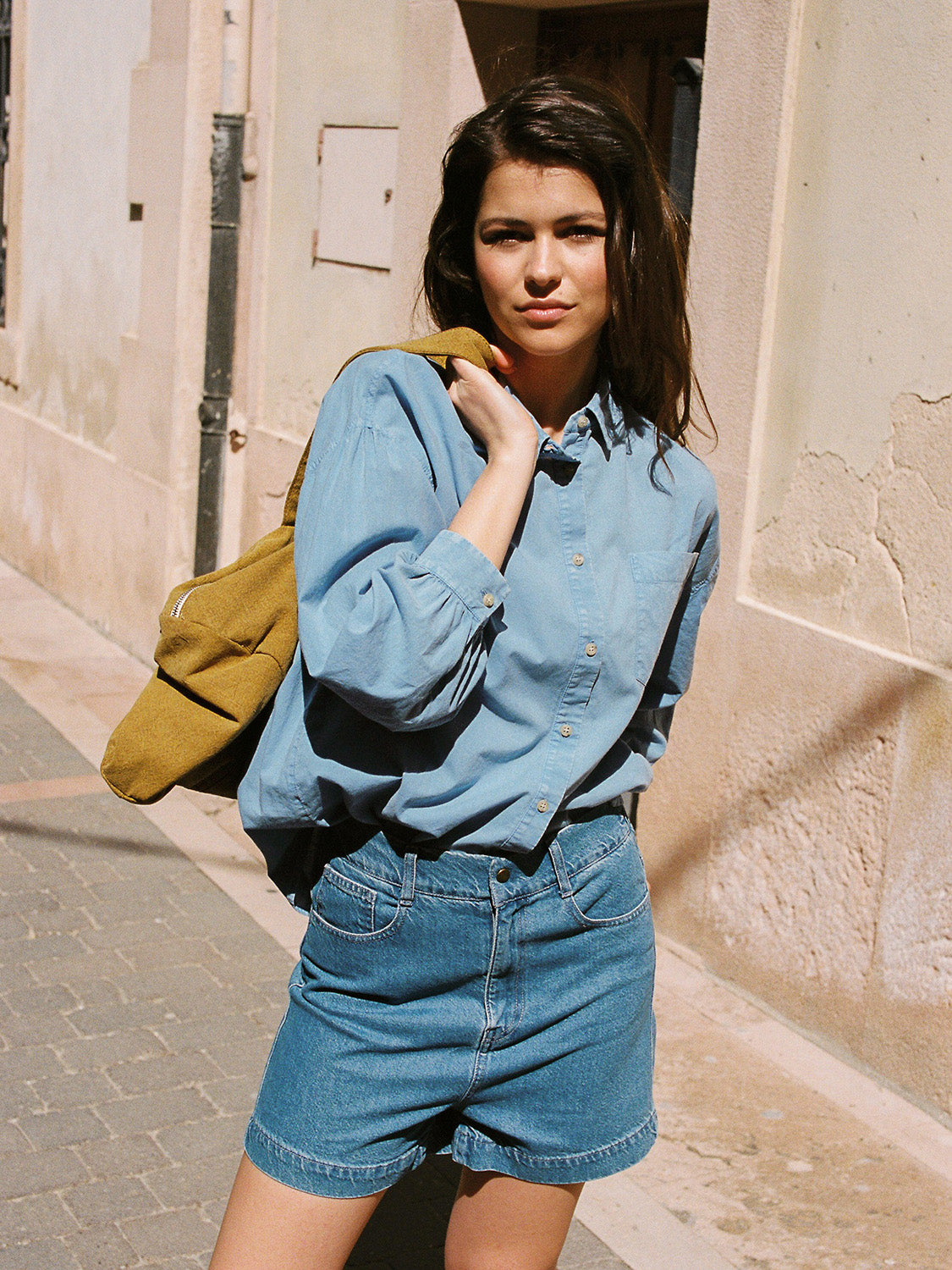 CAMISA OVERSIZE ABULLONADA