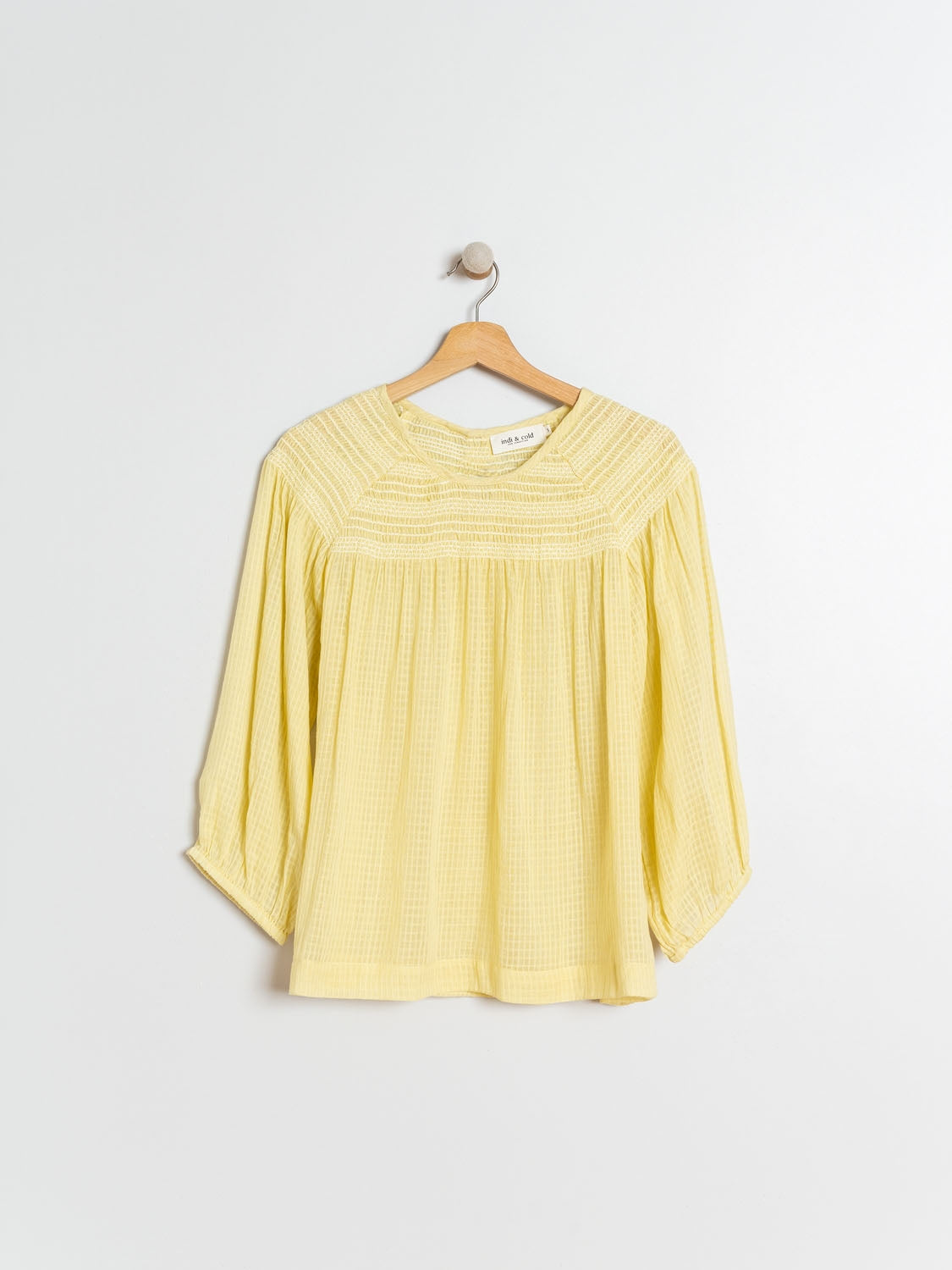 BLUSA CON  ENGOMADOS