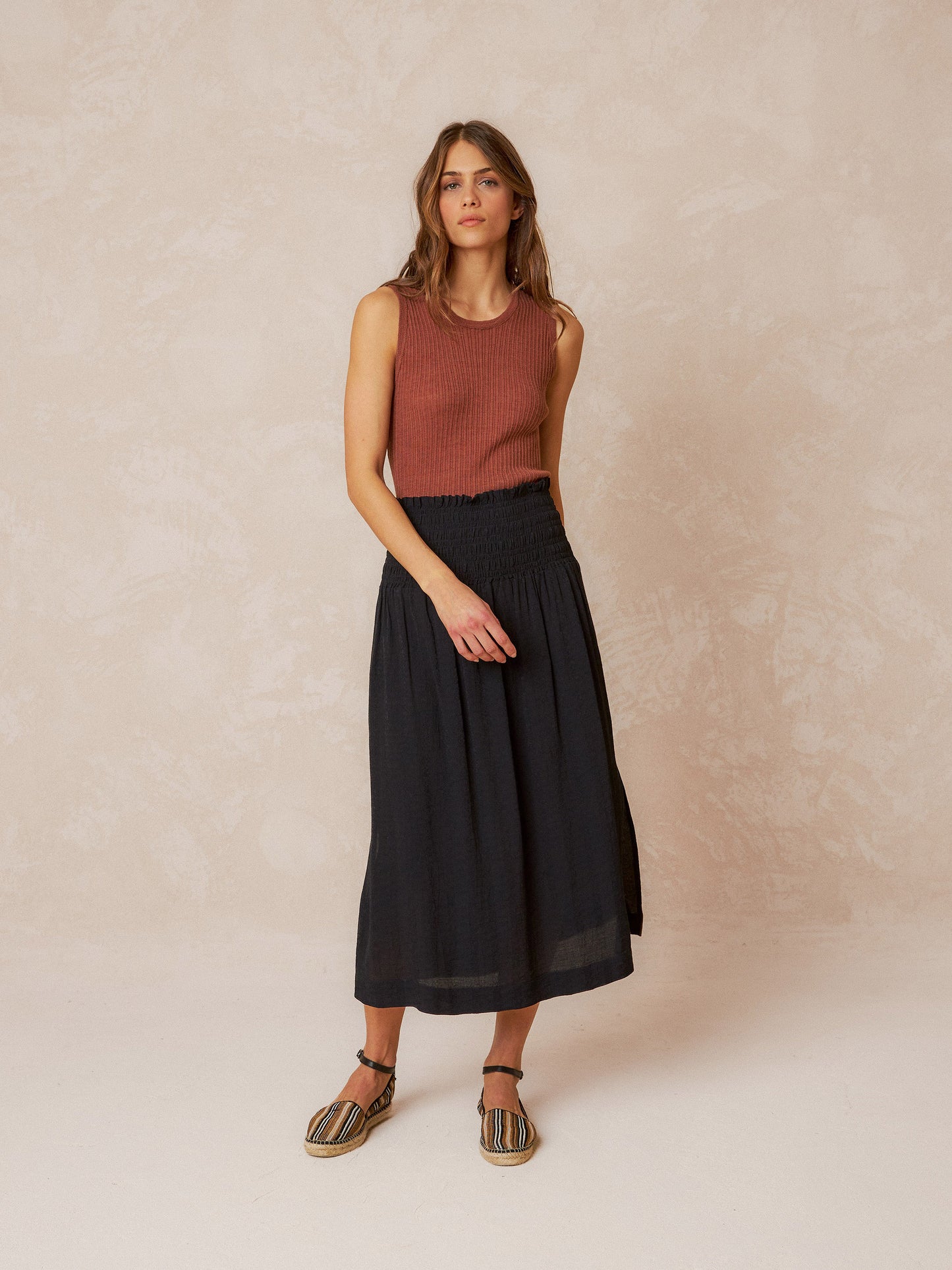 FALDA MIDI ENGOMADA