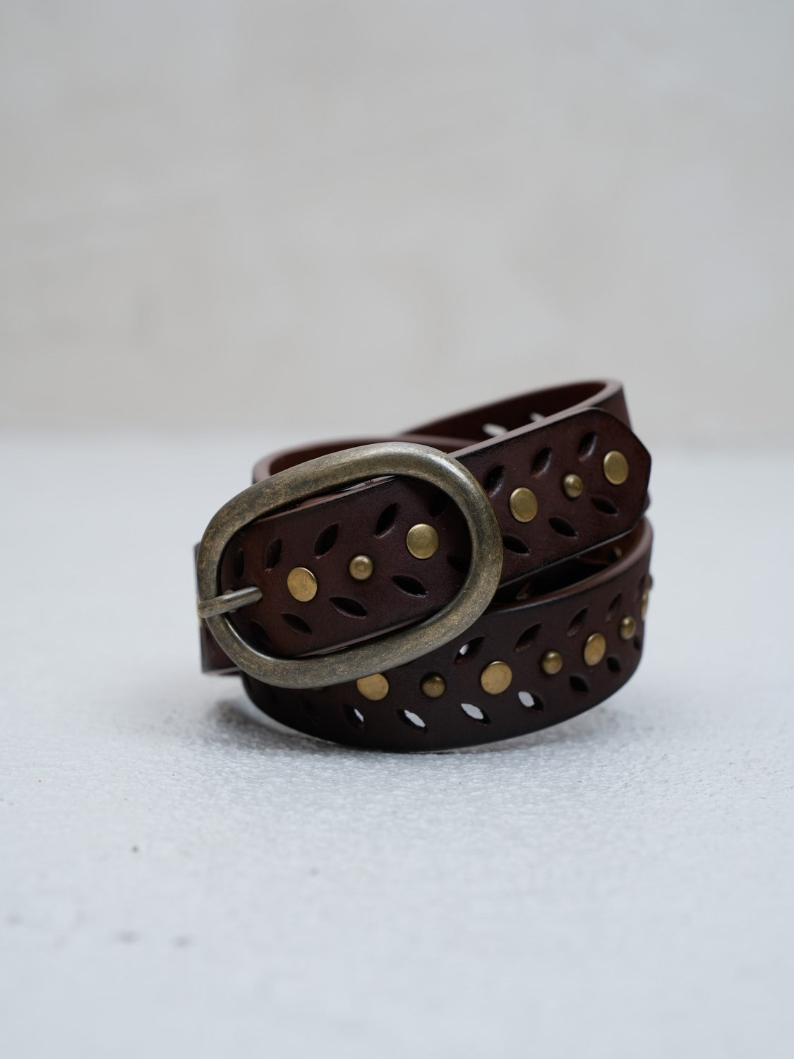 CEINTURE EN CUIR CLOUTÉE