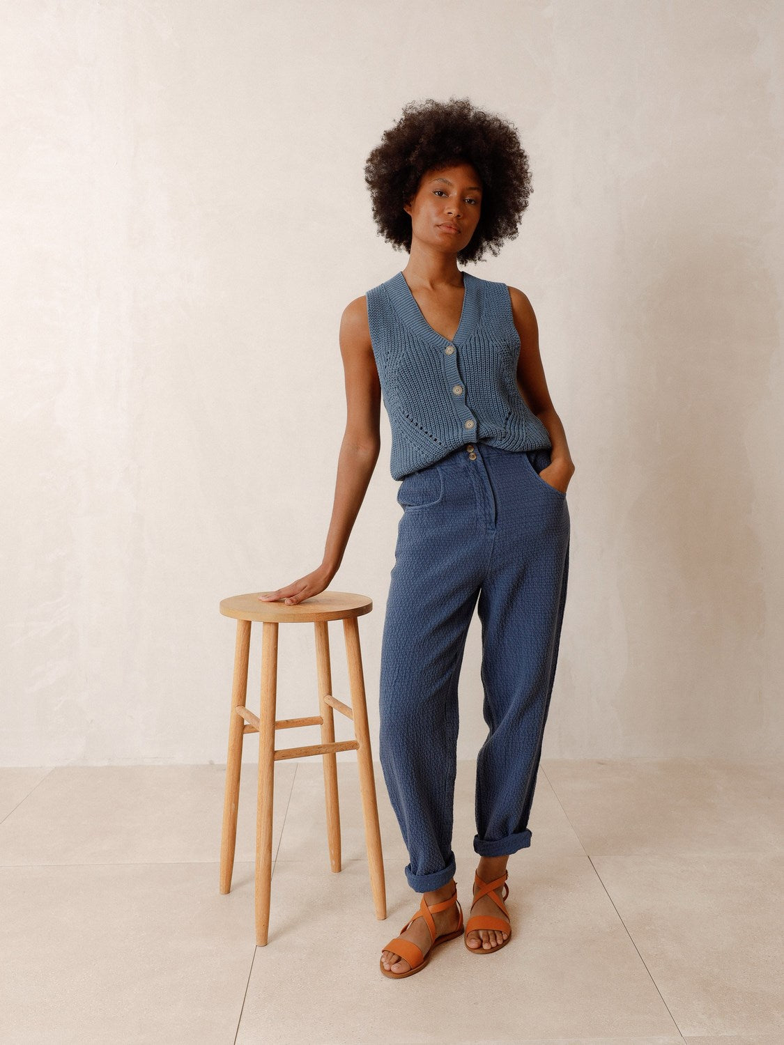 UNNECKED KNITTED VEST