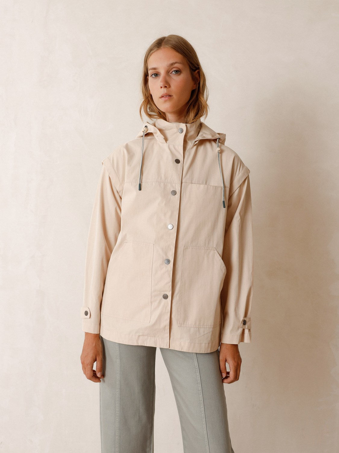 GABARDINA TÉCNICA CONVERTIBLE