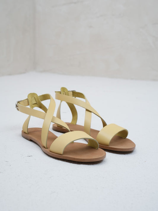 SANDALES EN CUIR CROISÉES